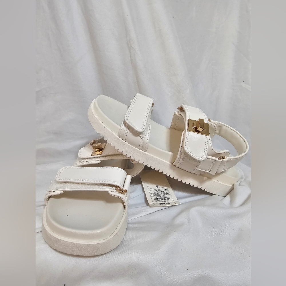 New Sandals size 6